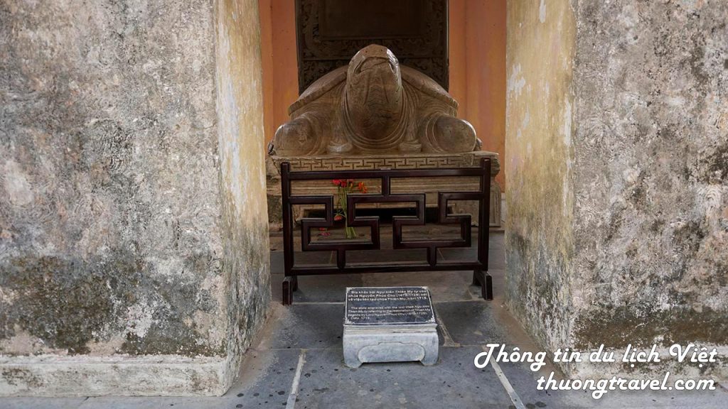 Rùa đội bia trong chùa Thiên Mụ Huế