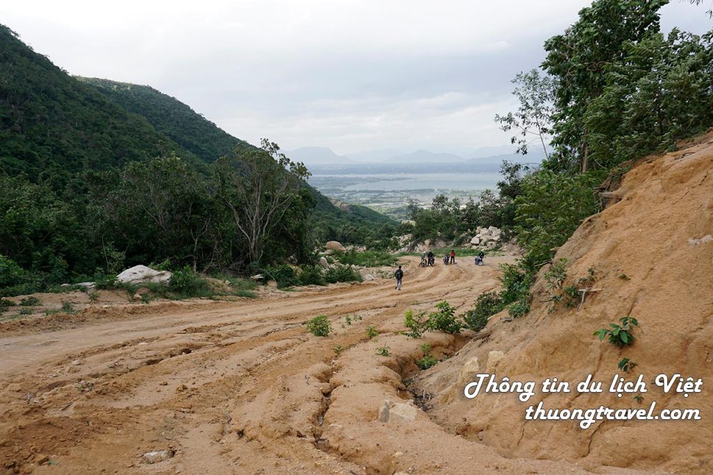 Đường lên núi Hòn Dồ Nha Trang